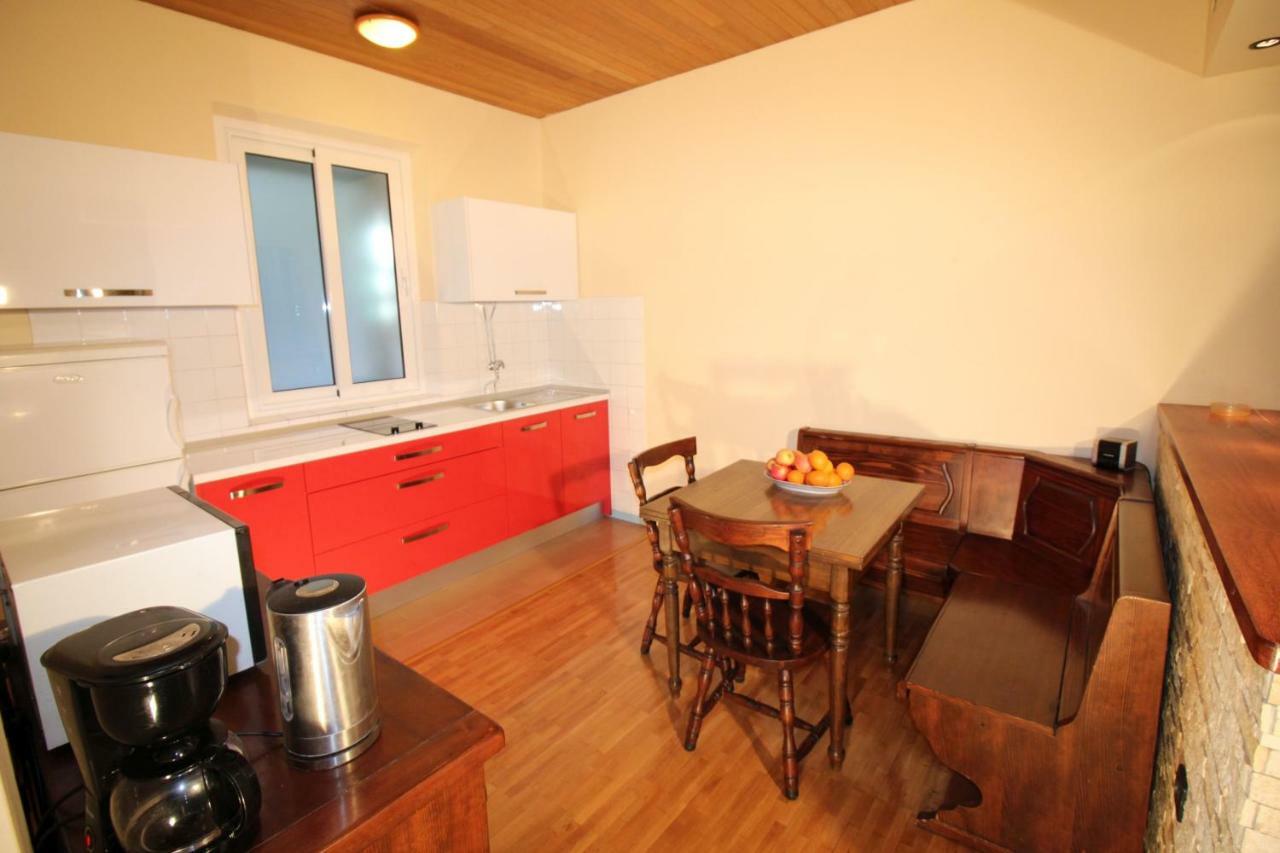 Villa Center1 *